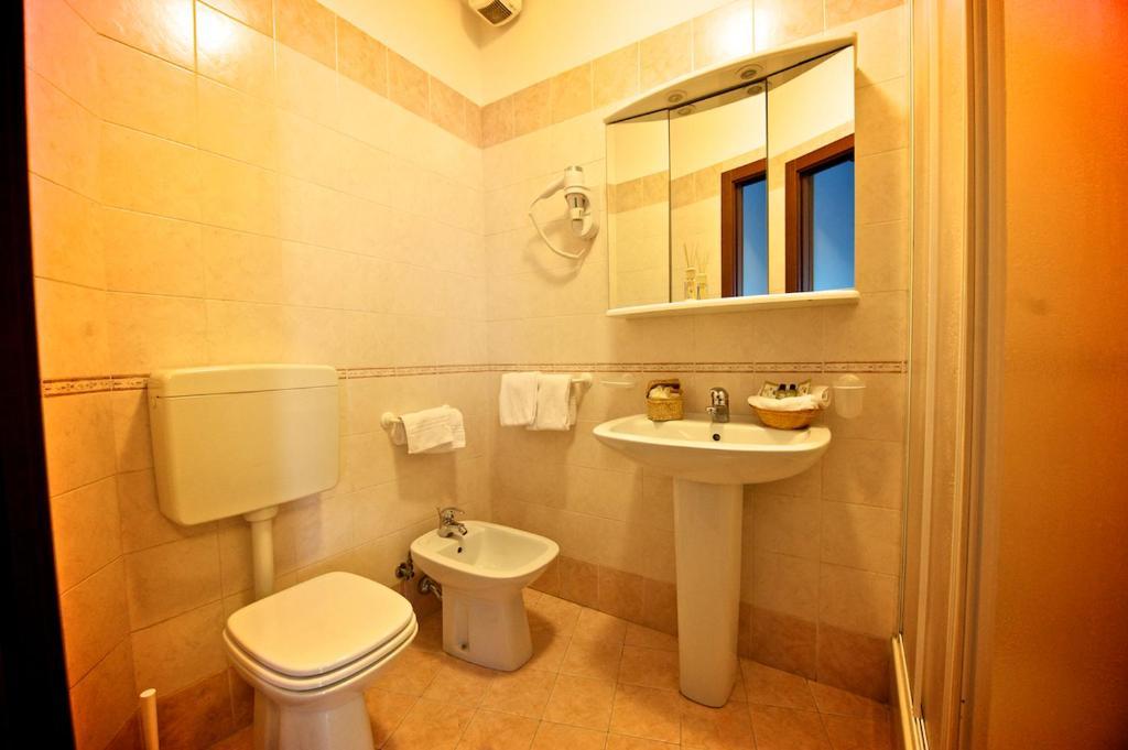 Hotel La Bussola Múggia Szoba fotó