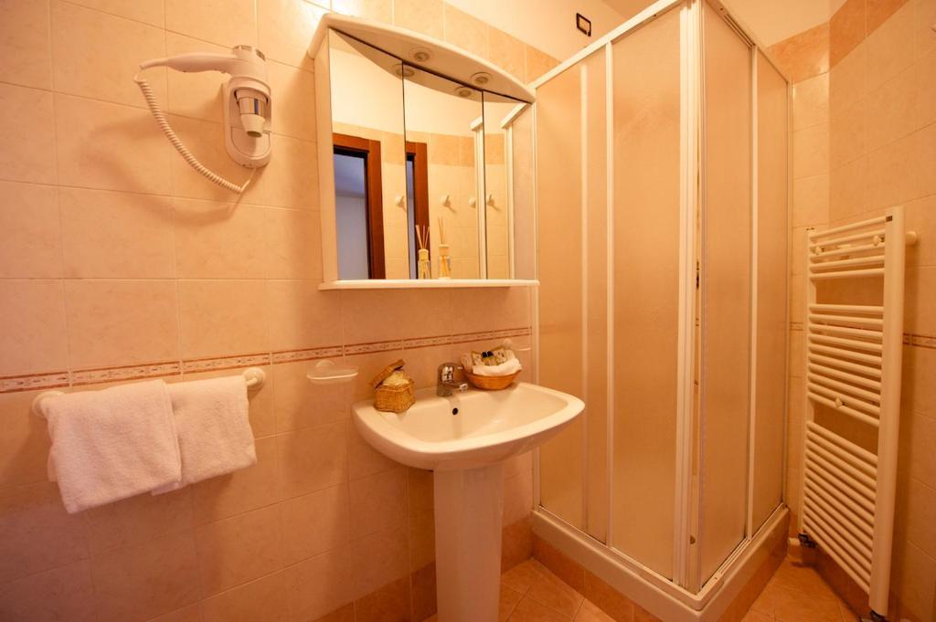Hotel La Bussola Múggia Szoba fotó
